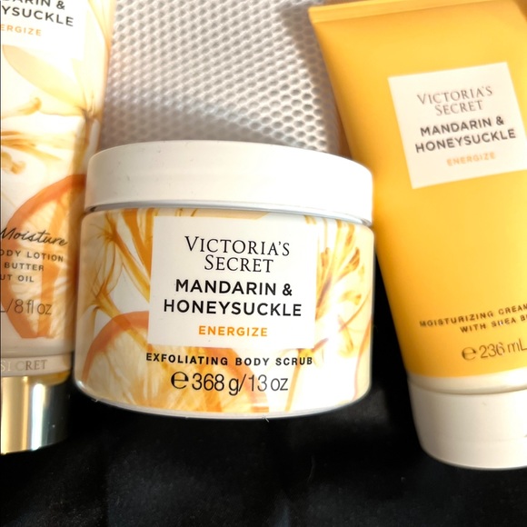 COPY - Victoria’s Secret beach bag of 4 products.Mandarin and Honeysuckle.Great… - Picture 6 of 7